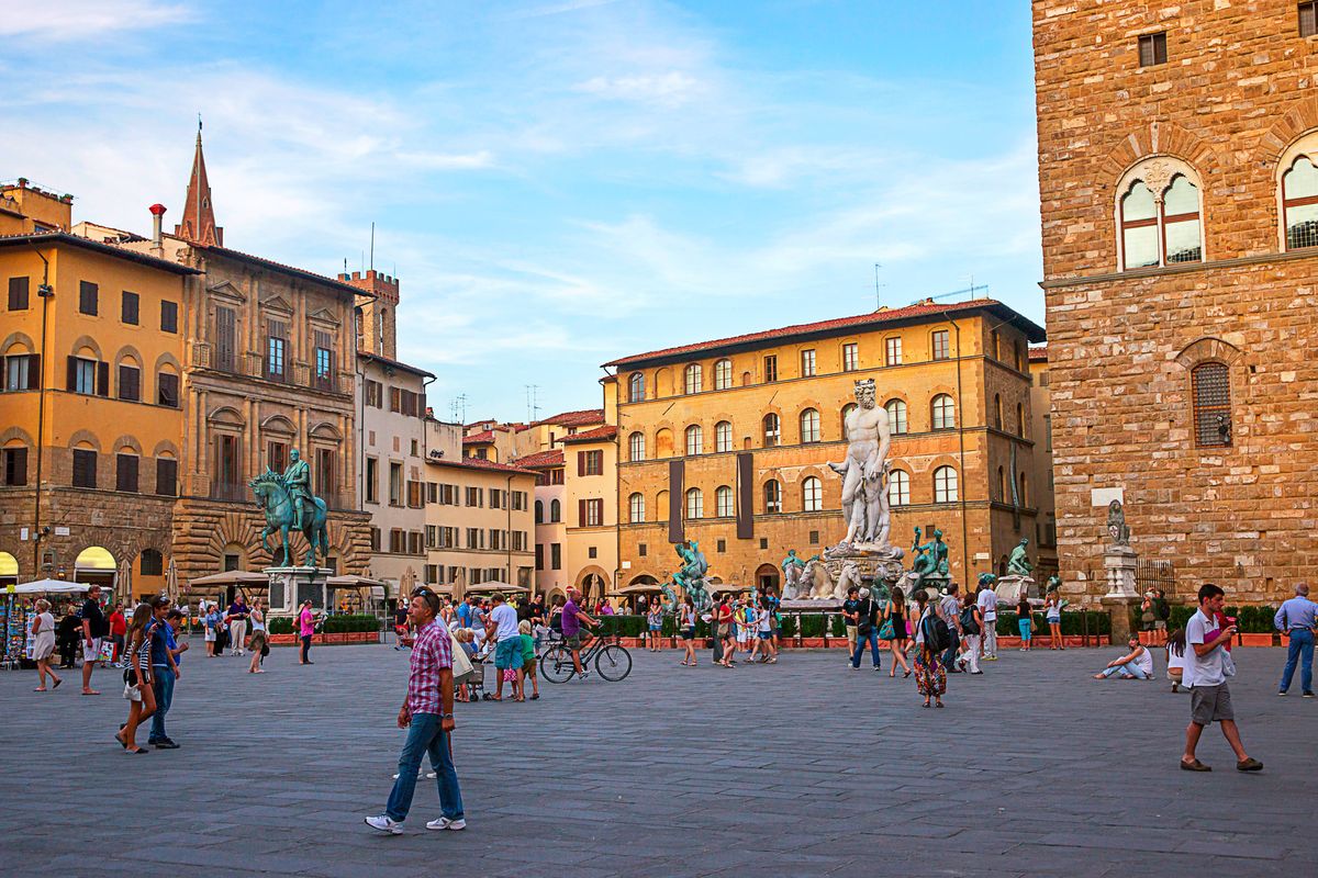 Turyści uwielbiają Florencję (fot. Adobe Stock)