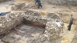 Tajemnicze odkrycie na Starym Rynku.  Czym była budowla, której dobrze zachowane fragmenty odkopali archeolodzy.