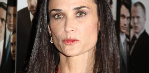 Demi Moore szuka pomocy