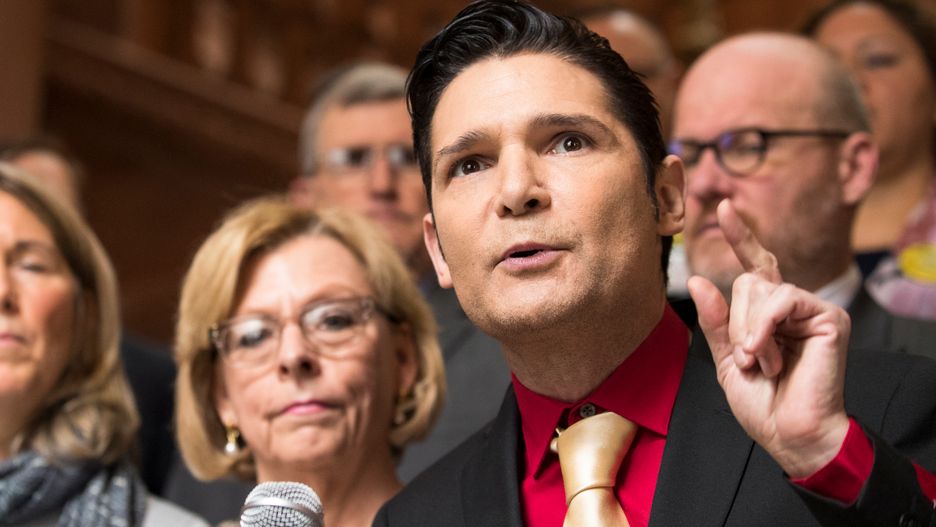Corey Feldman pomaga innym ofiarom pedofilii w Hollywood.