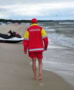 Dramat nad morzem. Matka i dziecko pod wodą