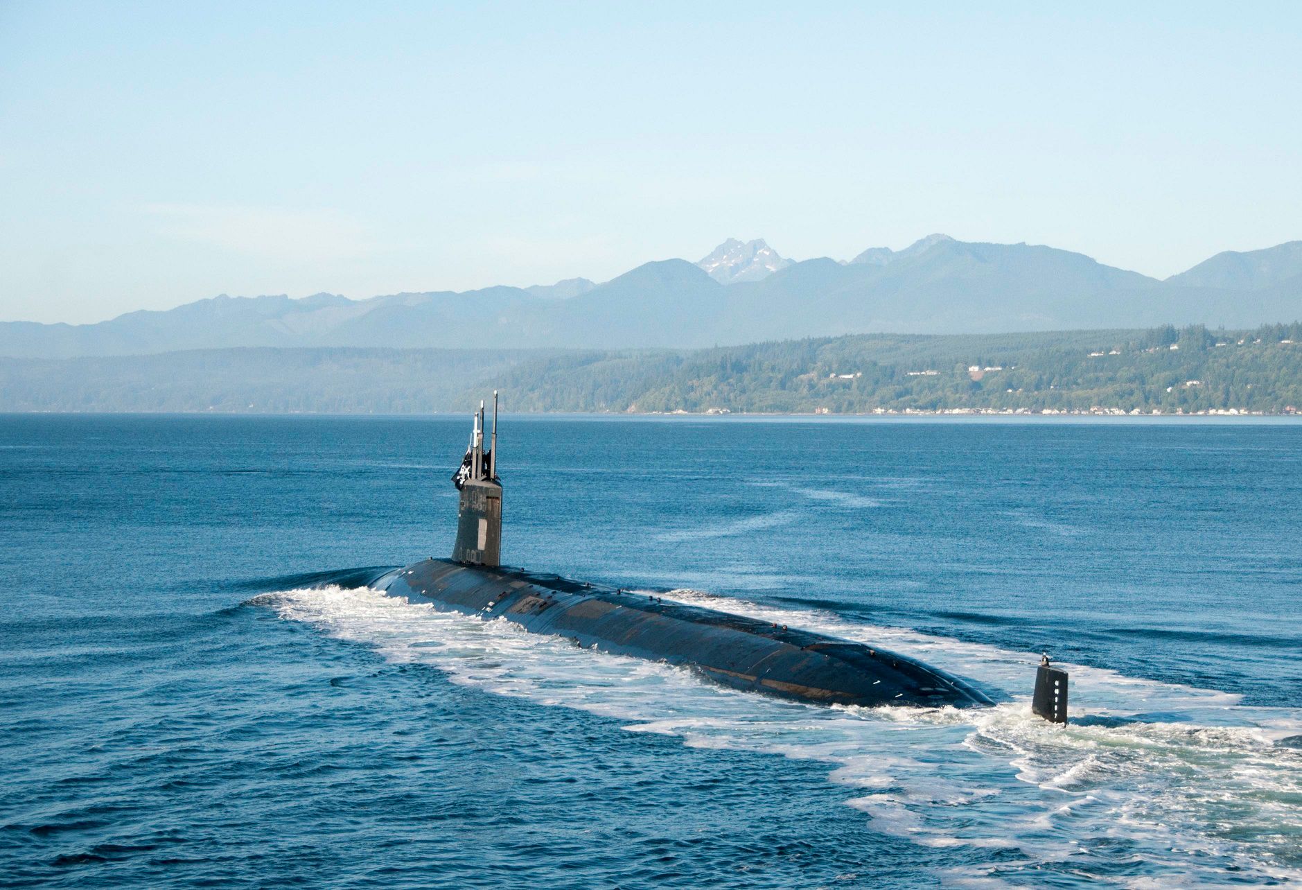 Amerykański okręt podwodnego USS "Jimmy Carter" wpływający do bazy Kitsap-Bangor 11 września 2017 r.