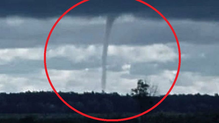 Trąba wodna nad Mierzeją Wiślaną 