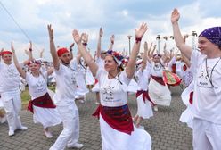 Tysiące pielgrzymów tańczy i się modli. Trwa 22. Spotkanie Młodych Lednica 2000