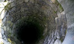 Borków Stary. Trzylatek wpadł do studni. Dziecko było reanimowane