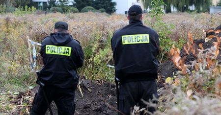 Udusił żonę, zwłoki zakopał w ogródku. Mężczyzna przez lata ukrywał zbrodnię