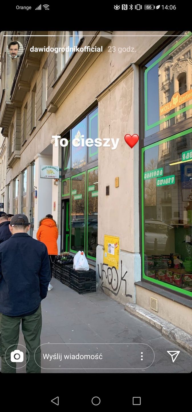 Dawid Ogrodnik pokazał kolejkę przed sklepem 
