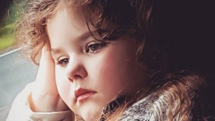 Emily nie może cieszyć się dzieciństwem