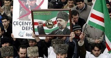 Tysiące potępiły zabicie Maschadowa