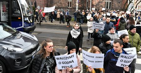 "1000 zł nagrody to  jałmużna, a nie uznanie naszych postulatów ". Pracownica sądu gorzko o swojej sytuacji