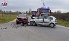 Dęblin: Doszło do zderzenia czołowego dwóch pojazdów osobowych