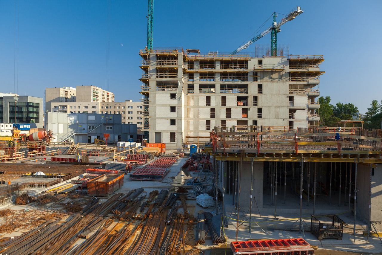 Rynek mieszkań. Polacy znowu kupują dziury w ziemi