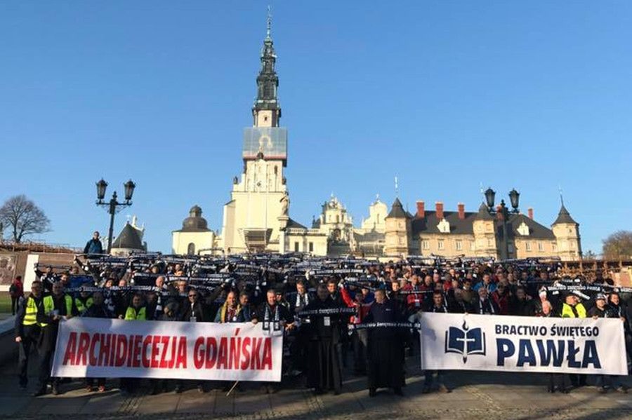 Księża nawoływali mężczyzn do walki. Tak wyglądało "oblężenie" Jasnej Góry