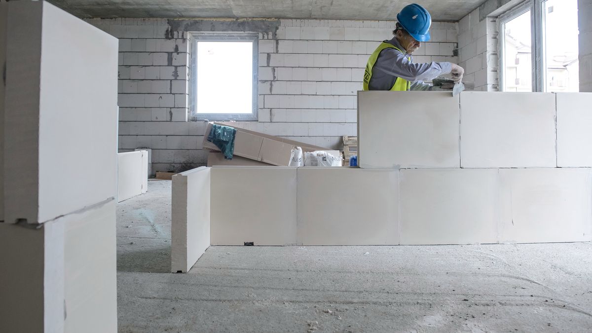 Mniejsza liczba przyjeżdżających Ukraińców zmartwi zwłaszcza właścicieli firm działających w branży budowlanej, logistyce i handlu, bo tam jest wiele wakatów