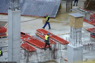 Wzrost PKB niższy o 2 pkt proc. Ekonomiści radzą szybką i zdecydowaną reakcję władz