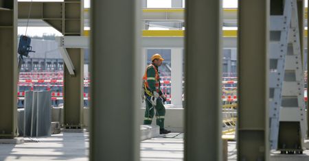 Przelewy od migrantów ratują ukraińską gospodarkę