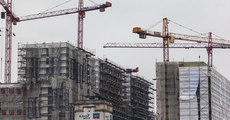 Wkład własny kredytów mieszkaniowych. Czy jego zgromadzenie może stawać się z czasem coraz trudniejsze?