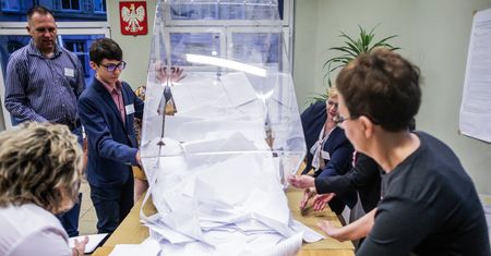 PKW zachęca do pracy w komisji wyborczej. Do wyciągnięcia nawet 500 złotych