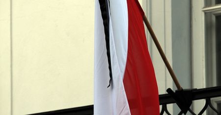 Żałoba narodowa. Opuszczone flagi, odwołane koncerty