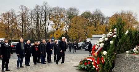 Joachim Brudziński i wpadka z butami. Ekspert nie wierzył w jego tłumaczenie