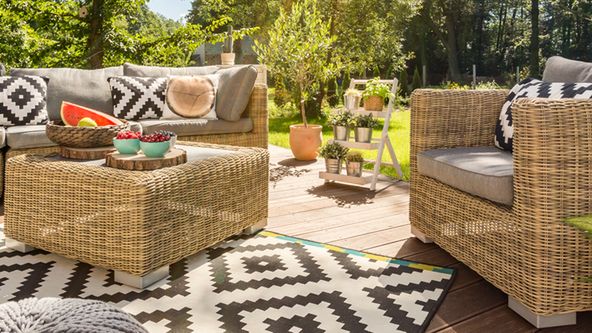 Zestawy mebli ogrodowych nie muszą być wcale drogie.