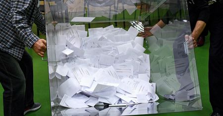 "El Pais" o wyborach w Polsce. Wskazuje na "niepokojącą tendencję"