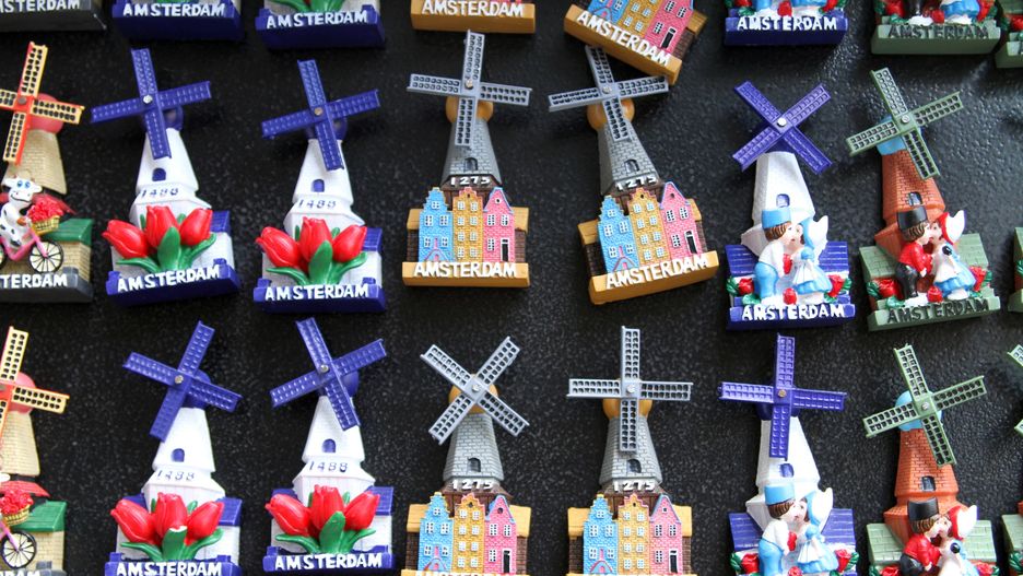 Maluch połknął ozdobny magnes z lodówki