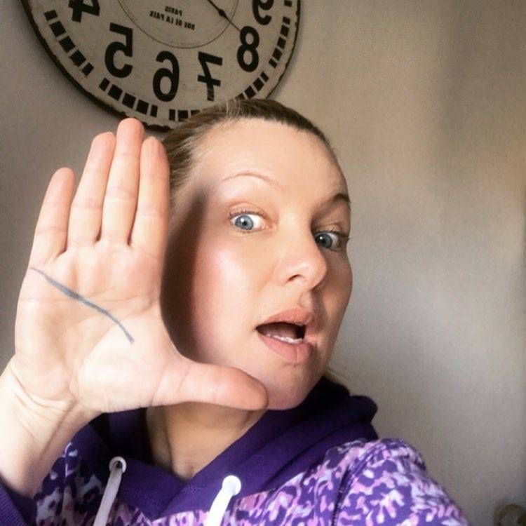 Kasia Bujakiewicz wspiera akcję "Linia prosta"