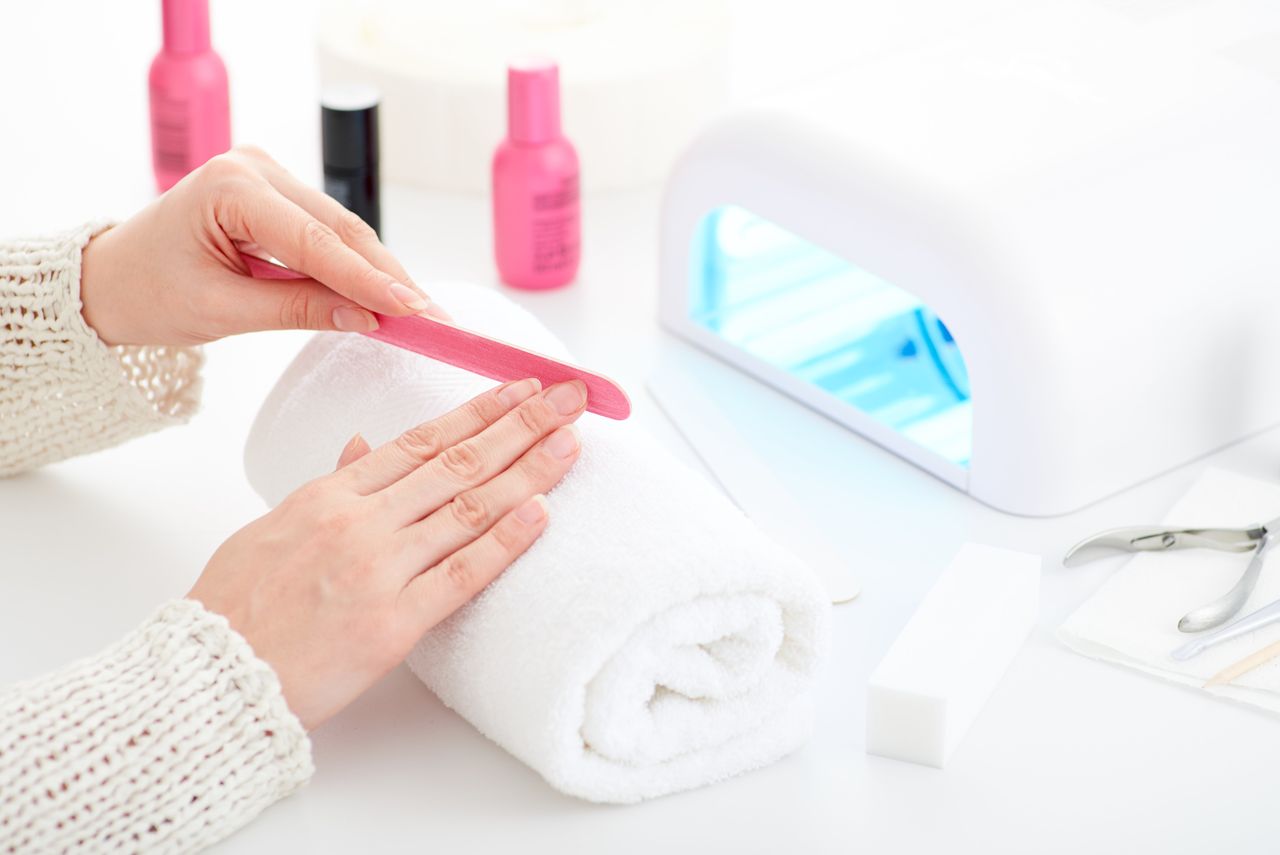 Zestawy do manicure hybrydowego - zaoszczędzisz fortunę na kosmetyczce