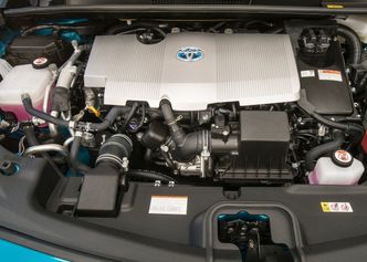 Auta elektryczne to norma? Tak, ale za 20, 30 lat. Dziś czas na hybrydy