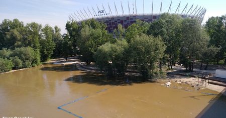 Fala kulminacyjna dotarła do Warszawy. Woda zalewa stołeczne plaże