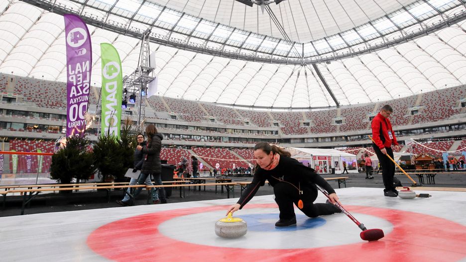 Zimowy curling na Stadionie Narodowym 