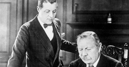 Rozrzutny playboy z maszyną do pisania. Adrian Conan Doyle nigdy nie dorównał ojcu