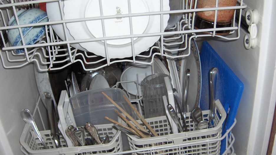 Sól do zmywarki potrafi być kilkukrotnie droższa od tej kuchennej