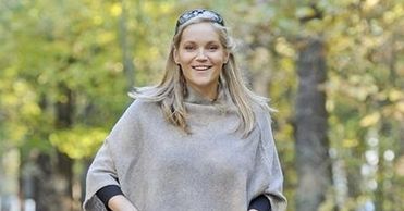 Dominika Figurska z dziećmi na jesiennym spacerze