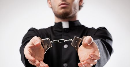 USA. Ksiądz molestował 17-latkę i wysyłał jej nagie zdjęcia