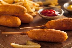 Corn dog. Prosta przekąska w amerykańskim stylu