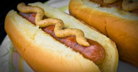 Dziś święto hot doga. Co wiesz o historii popularnej przekąski?