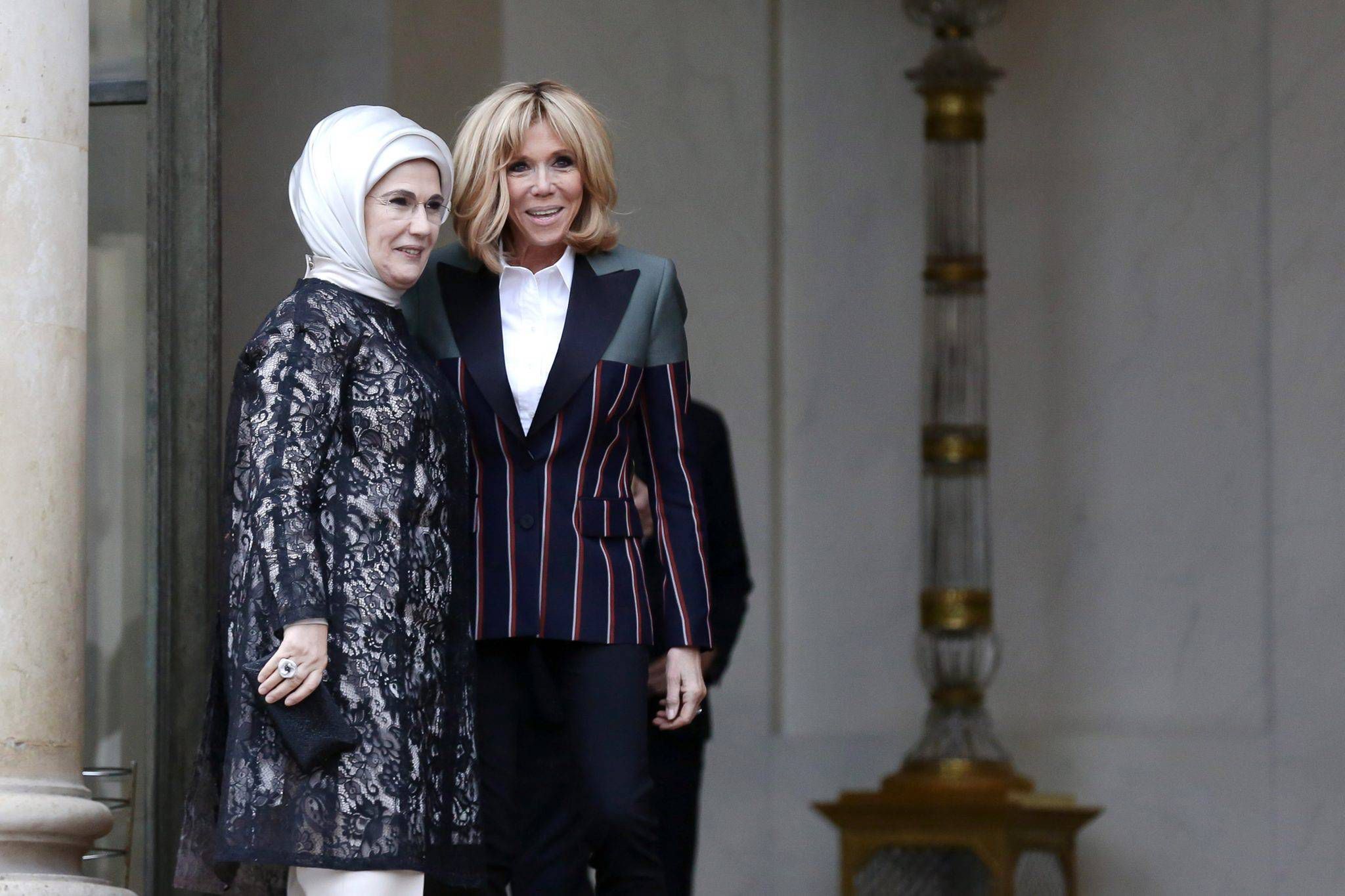 Brigitte Macron na spotkaniu z Ermine Erdogan w Pałacu Elizejskim