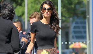 LOOK OF THE DAY: Amal Clooney w spódnicy Dolce&Gabbana