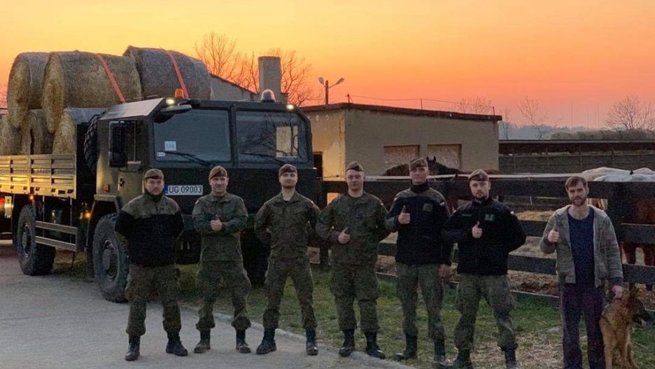 Żołnierze z 16. Dolnośląskiej Brygady Obrony Terytorialnej przywieźli żywność dla podopiecznych Fundacji Centaurus