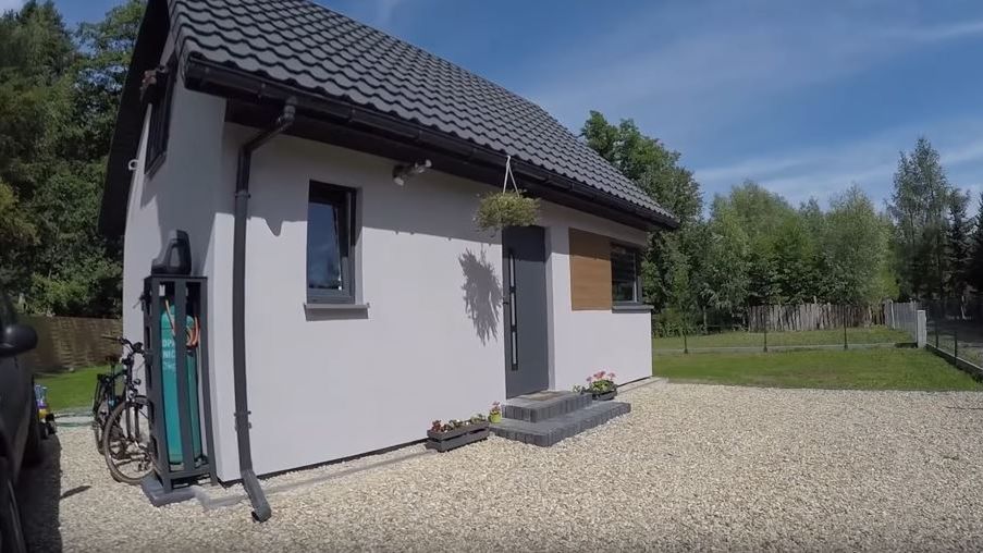 Taki dom można bez problemu wybudować bez kredytu na 30 lat, zapewnia pan Wojciech