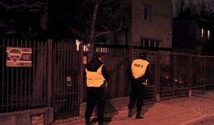 Jarosław Kaczyński podwójnie bezpieczny. Radiowóz i patrol pieszy przed domem prezesa PiS na Żoliborzu