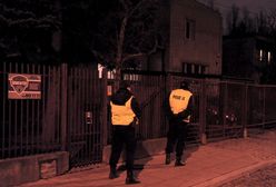 Jarosław Kaczyński podwójnie bezpieczny. Radiowóz i patrol pieszy przed domem prezesa PiS na Żoliborzu