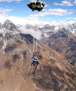 Everest Skydive - skok z Dachu Ziemi