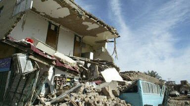 Jeden ze zrujnowanych domów w Bam