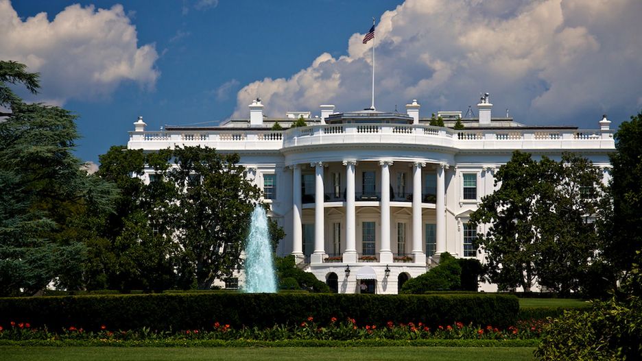 Biały Dom został otoczony i odizolowany przez tajemniczą paczkę znalezioną w pobliżu