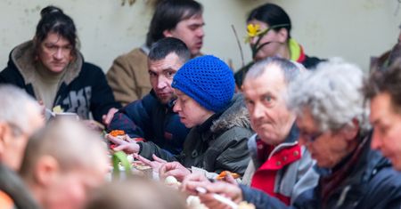 Radny Łukasz Wantuch nie chce bezdomnych w Krakowie