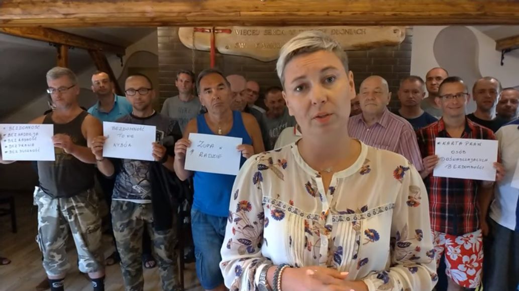 Bezdomni z Warszawy pojadą do Krakowa. To reakcja na działania miejskiego radnego