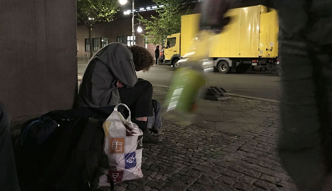 Dworzec Zoo wciąż żyje. Spędziłem tam noc z polskimi bezdomnymi